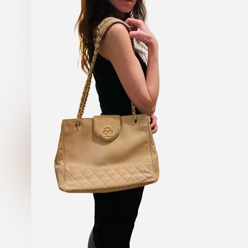 CHANEL Gold Quilted Shoulder Bag with Chain Straps - Picture 16 of 16
